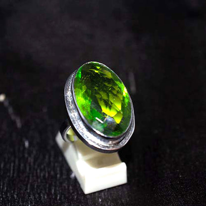 925 Sterling Silver Oval Peridot Textured Bezel Ring