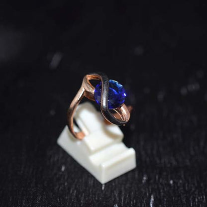 6 Carat Gold Plated Blue Round Twist Motif Ring