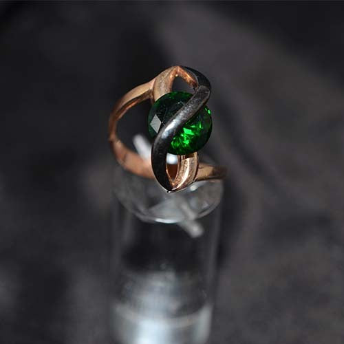 925 Sterling Silver Green Crystal Modern Twist Ring