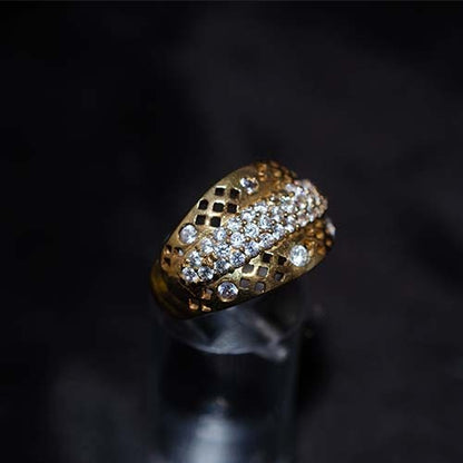 6 Carat Gold Plated White Crystal Lattice Band Ring
