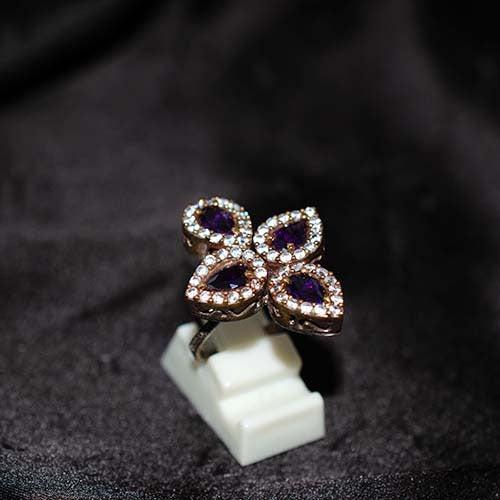 6 Carat Gold Plated Amethyst Four-Leaf Motif Ring