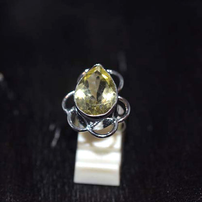 925 Sterling Silver Pear-Cut Lemon Quartz Scalloped Setting Ring
