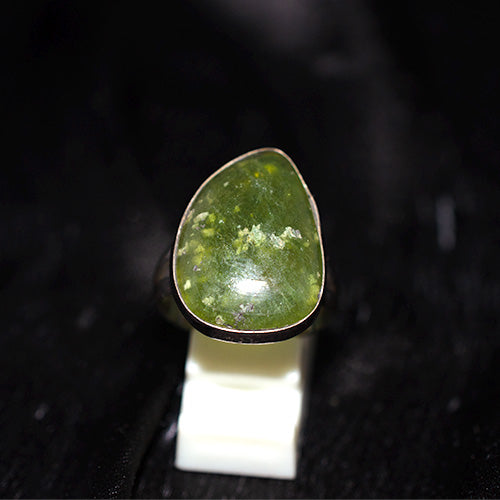 925 Sterling Silver Teardrop Green Serpentine Ring