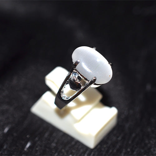 925 Sterling Silver Oval Cats Eye Ring with Heart Motif Shank