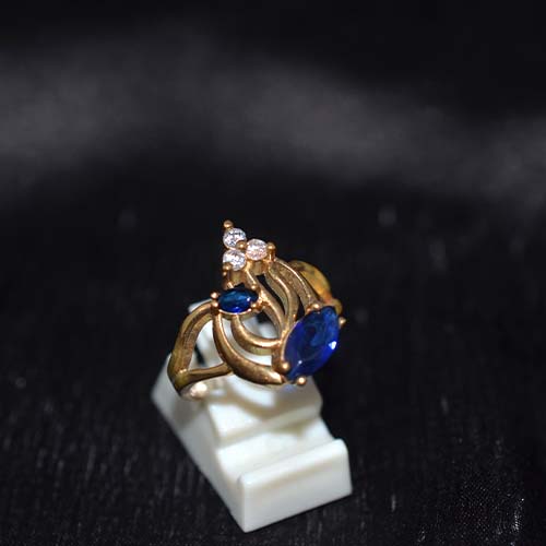 6 Carat Gold Plated Blue Sapphire Wave Design Ring
