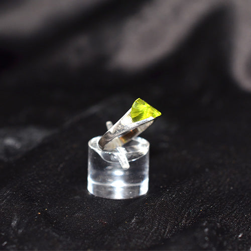 925 Sterling Silver Triangle Peridot Solitaire Ring