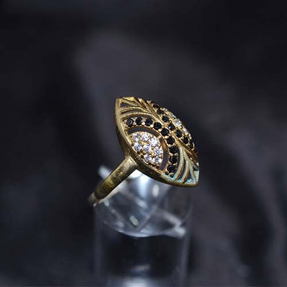 6 Carat Gold Plated Black and White Marquise Motif Ring