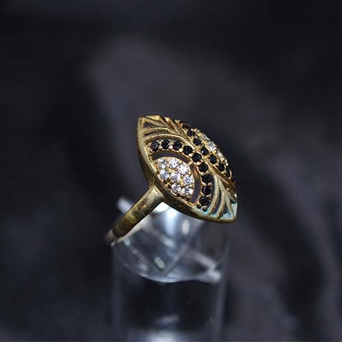 6 Carat Gold Plated Black and White Marquise Motif Ring
