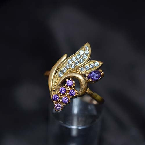 6 Carat Gold Plated Purple and White Leaf Motif Ring