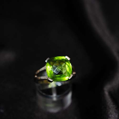 925 Sterling Silver Peridot Cushion Prong Ring