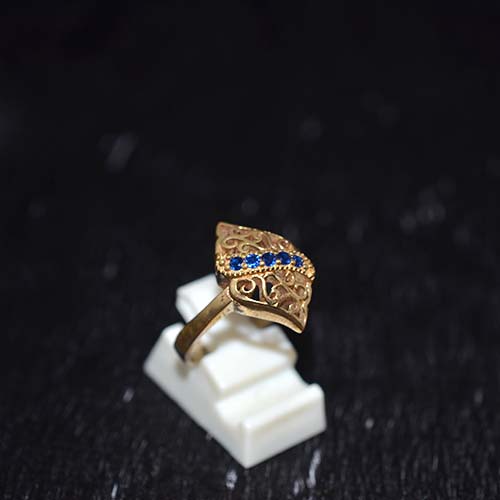 6 Carat Gold Plated Blue Filigree Leaf Motif Ring