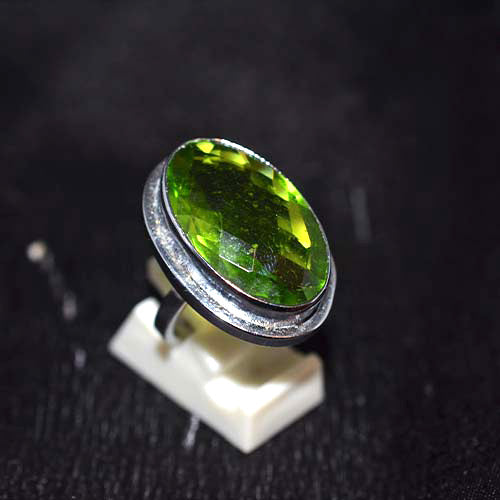 925 Sterling Silver Oval Peridot Textured Bezel Ring