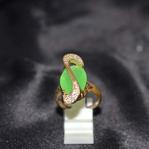 6 Carat Gold Plated Green Jade Swirl Ring