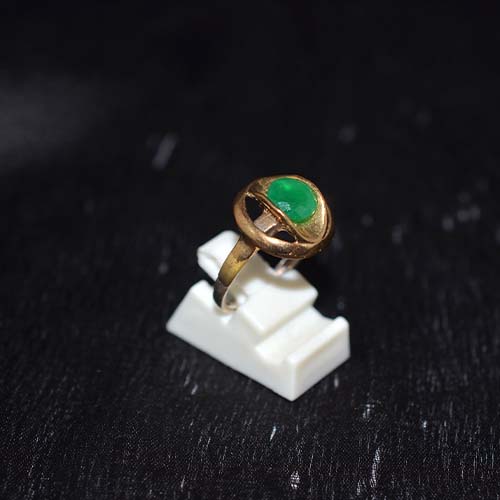 6 Carat Gold Plated Green Oval Modern Ring