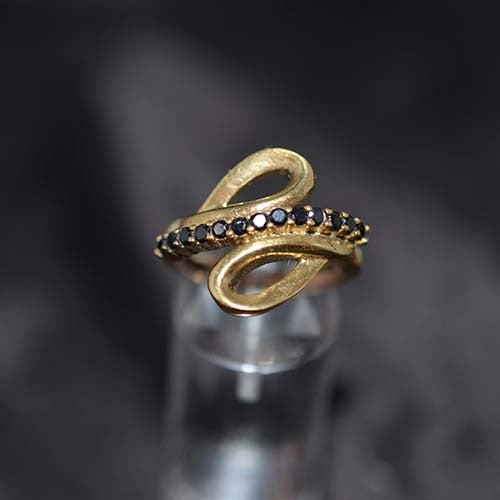 6 Carat Gold Plated Black Crystal Infinity Loop Ring
