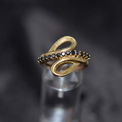 6 Carat Gold Plated Black Crystal Infinity Loop Ring