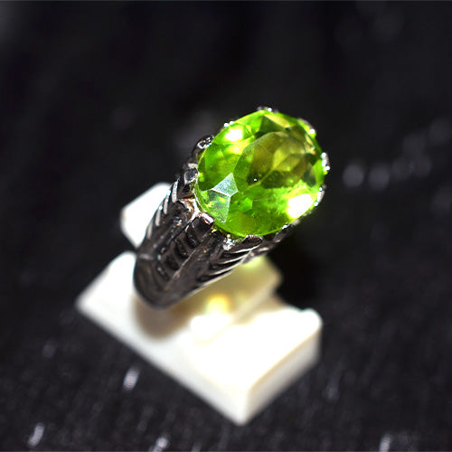 925 Sterling Silver Oval Peridot Turkish Ring with Carved Leaf Motif Band