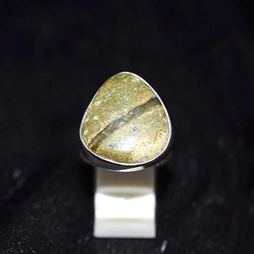 925 Sterling Silver Epidote Freeform Teardrop Ring