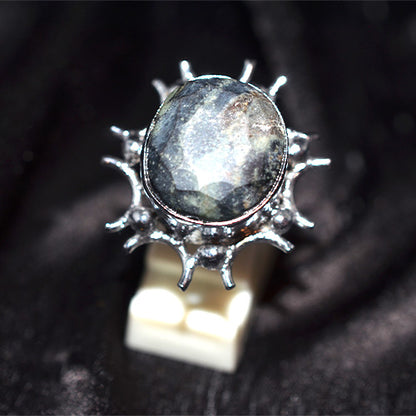 925 Sterling Silver Oval Serpentine Ring with Sunburst Motif Setting