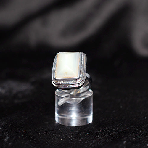 925 Sterling Silver Rectangular Mother of Pearl Ring