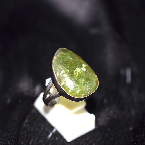 925 Sterling Silver Green Serpentine Teardrop Ring