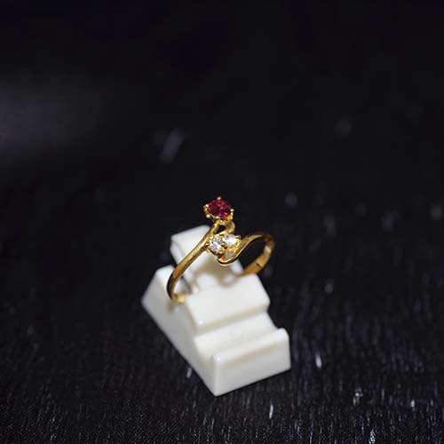6 Carat Gold Plated Red and White Dual Stone Ring