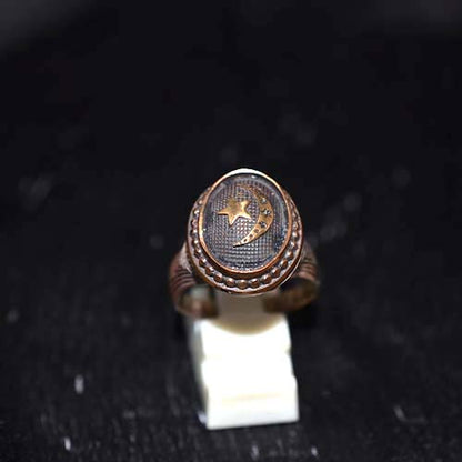 925 Sterling Silver Two-Tone Crescent and Star Signet Ring with Beaded Setting