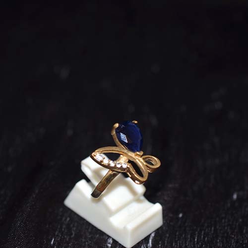 6 Carat Gold Plated Blue Sapphire Bow Design Ring