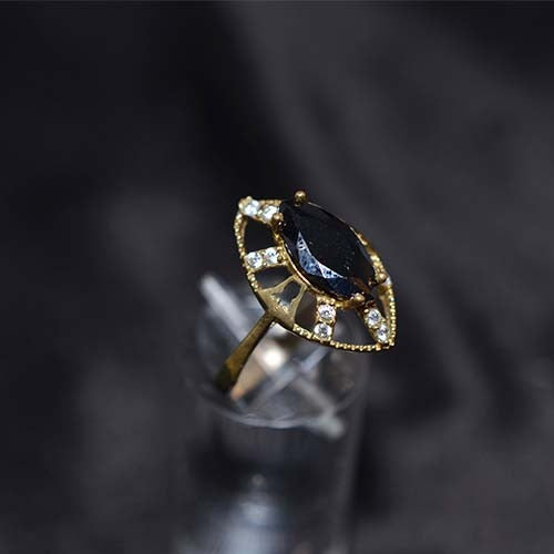 6 Carat Gold Plated Black and White Marquise Motif Ring
