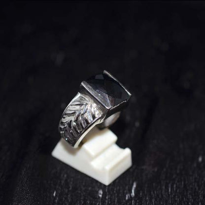 925 Sterling Silver Black Onyx Square Ring with Leaf Carved Band