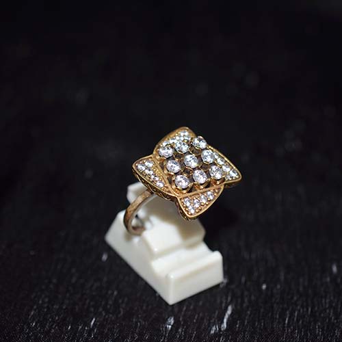 6 Carat Gold Plated Crystal Floral Square Ring