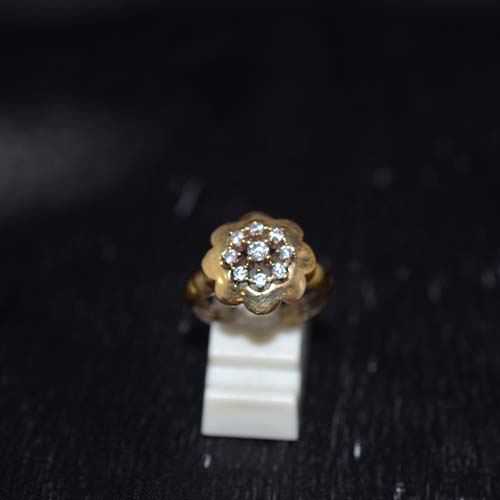 6 Carat Gold Plated Daisy Flower Cubic Zirconia Ring
