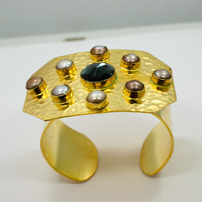 6 Carat Gold Plated Black and Pearl Gemstone Hammered Cuff