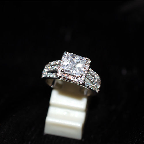 925 Sterling Silver Princess Cut Cubic Zirconia Halo Split Shank Ring