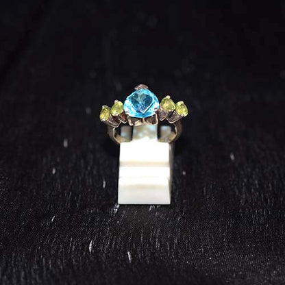 925 Sterling Silver Blue Topaz and Peridot Cluster Ring
