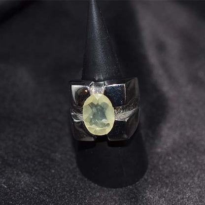 925 Sterling Silver Light Green Oval Modern Ring