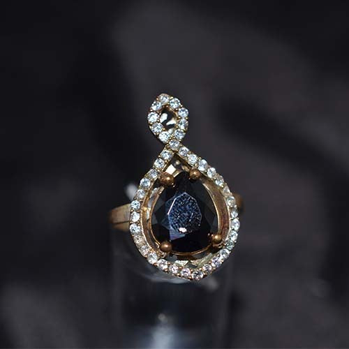 6 Carat Gold Plated Black and White Teardrop Halo Ring