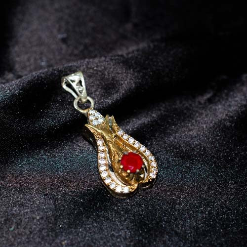 6 Carat Gold Plated Red Crystal Tulip Pendant