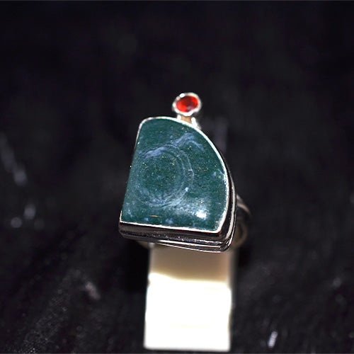 925 Sterling Silver Moss Agate Fan Shape Ring with Red Accent Stone