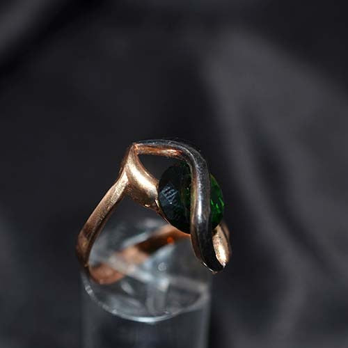 925 Sterling Silver Green Crystal Modern Twist Ring