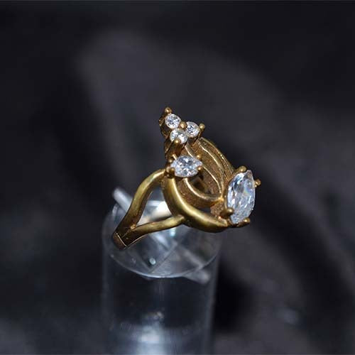 6 Carat Gold Plated White Crystal Modern Openwork Ring