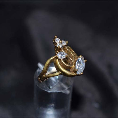 6 Carat Gold Plated White Crystal Modern Openwork Ring