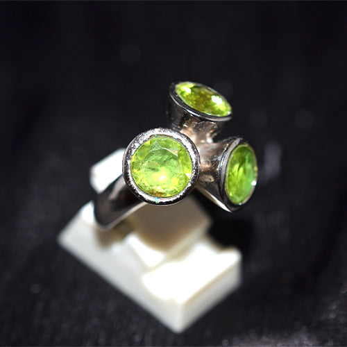 925 Sterling Silver Peridot Three Stone Tripod Ring