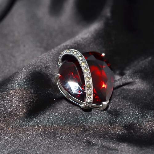 925 Sterling Silver Garnet Swirl Pendant