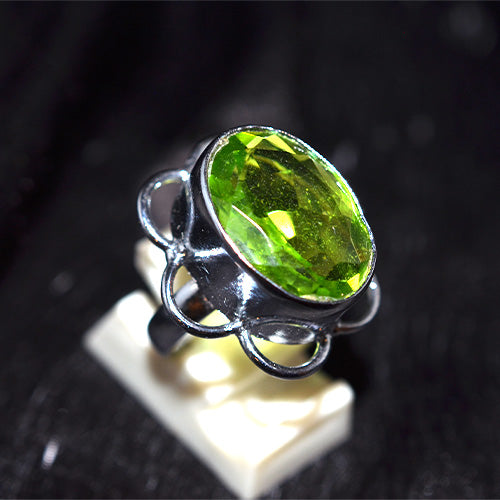 925 Sterling Silver Oval Peridot Ring with Scalloped Flower Setting