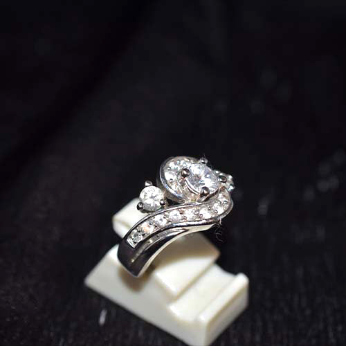 925 Sterling Silver Cubic Zirconia Swirl Design Ring