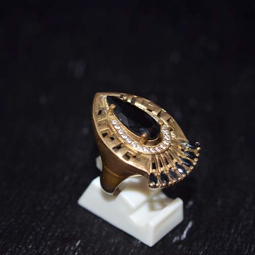 6 Carat Gold Plated Black Onyx Fan Motif Ring