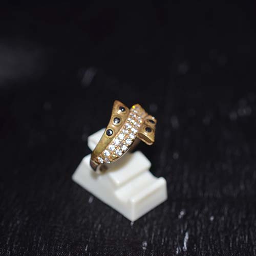 6 Carat Gold Plated Black Dot Geometric Band Ring