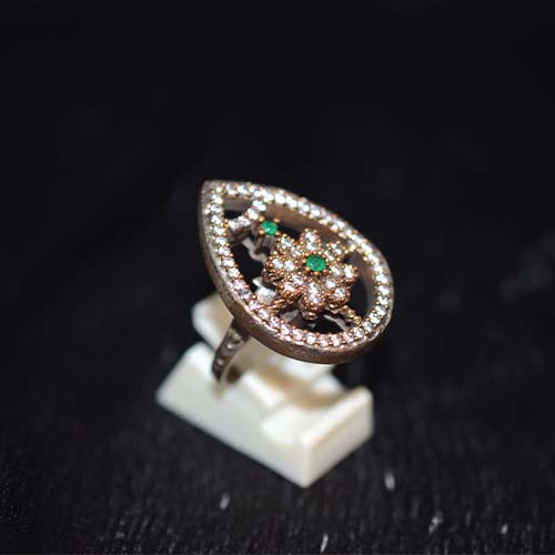 6 Carat Gold Plated Green and White Floral Teardrop Ring