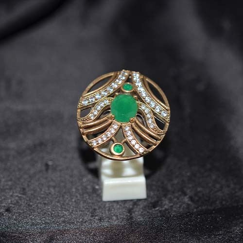 6 Carat Gold Plated Green Onyx Swirl Filigree Ring